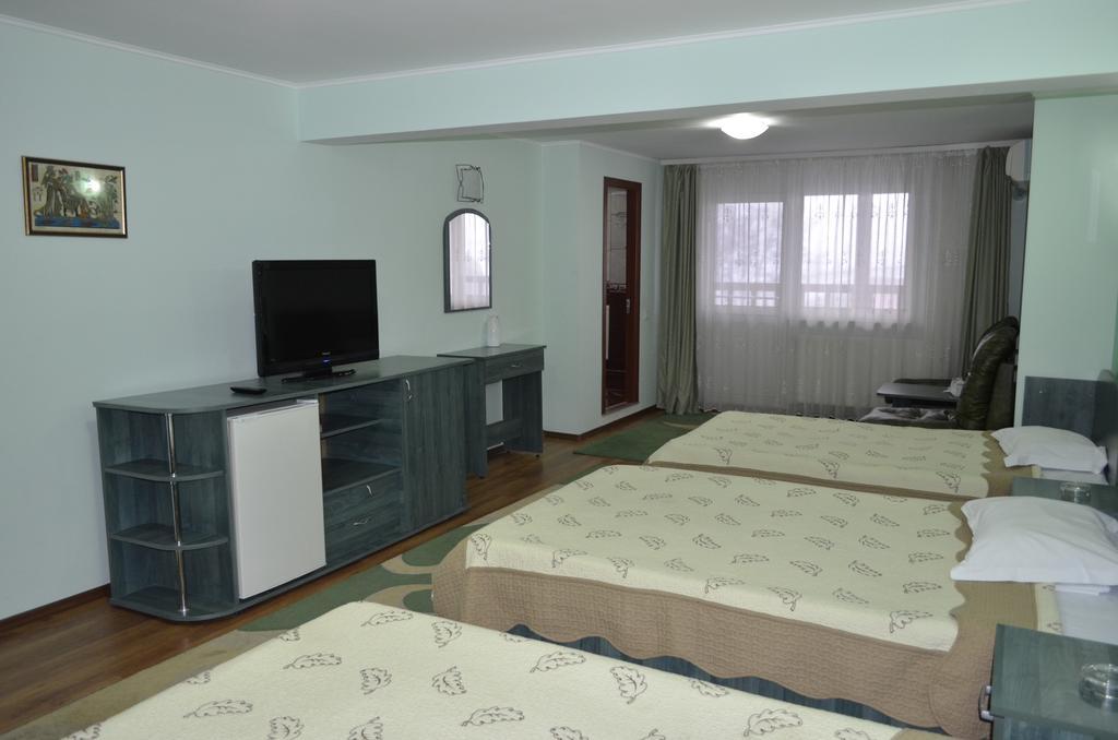 Hotel Casa Alba Râmnicu Vâlcea Exterior foto