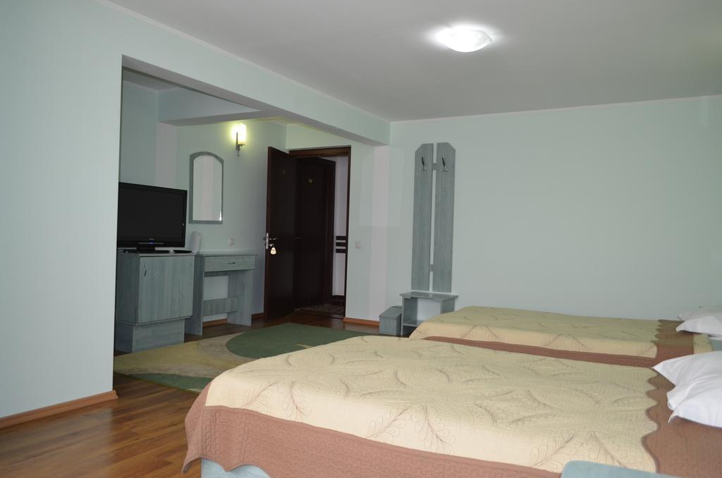 Hotel Casa Alba Râmnicu Vâlcea Exterior foto