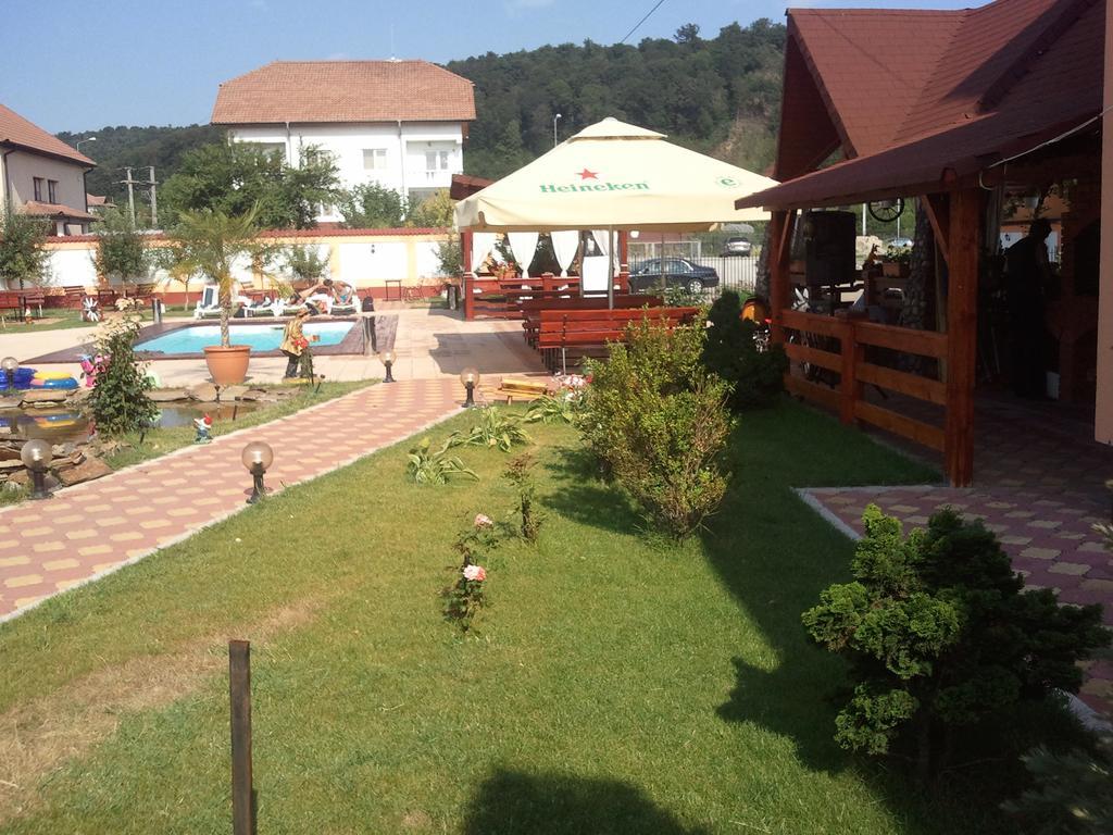Hotel Casa Alba Râmnicu Vâlcea Exterior foto