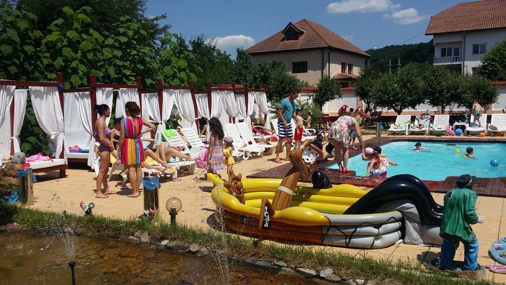 Hotel Casa Alba Râmnicu Vâlcea Exterior foto