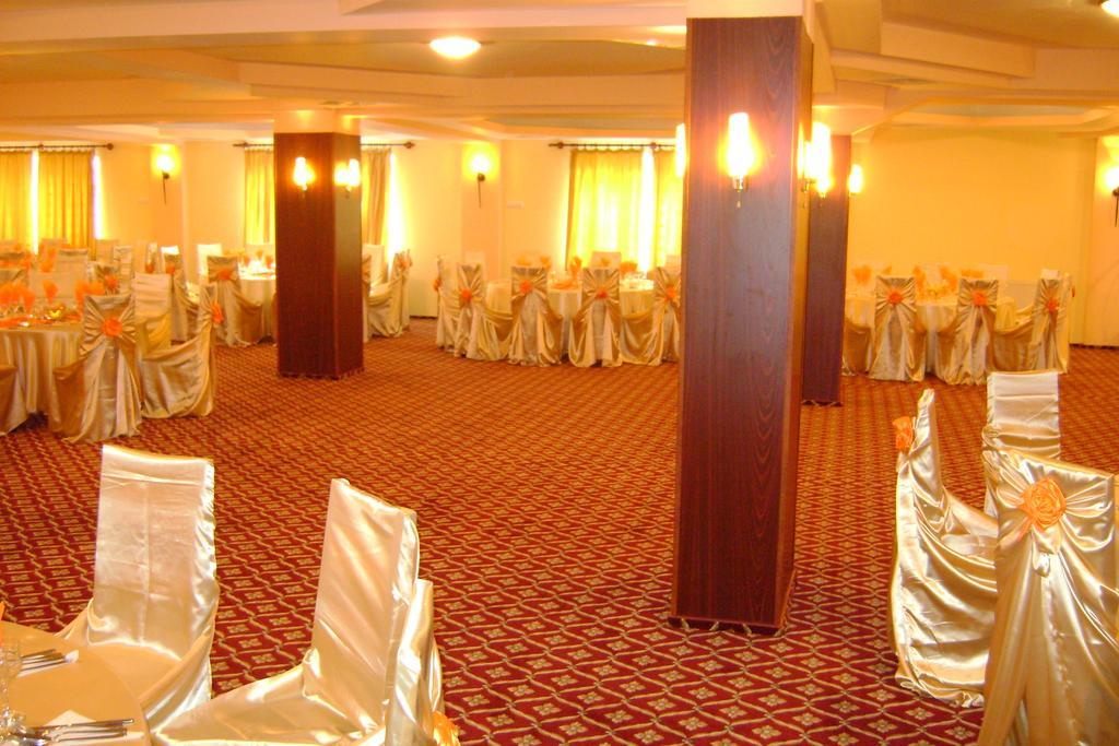 Hotel Casa Alba Râmnicu Vâlcea Exterior foto